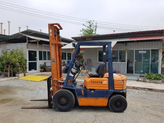 โฟล์คลิฟท์ Toyota รุ่น 5 ยก 2-2.5 ตัน เสายกสูง 4 เมตร เกียร์ธรรมดา โฟล์คลิฟท์ Toyota รุ่น 5 ยก 2-2.5 ตัน เสายกสูง 4 เมตร เกียร์ธรรมดา
