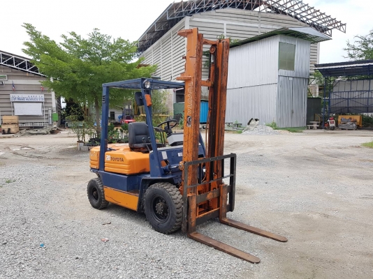 โฟล์คลิฟท์ Toyota รุ่น 5 ยก 2-2.5 ตัน เสายกสูง 4 เมตร เกียร์ธรรมดา โฟล์คลิฟท์ Toyota รุ่น 5 ยก 2-2.5 ตัน เสายกสูง 4 เมตร เกียร์ธรรมดา