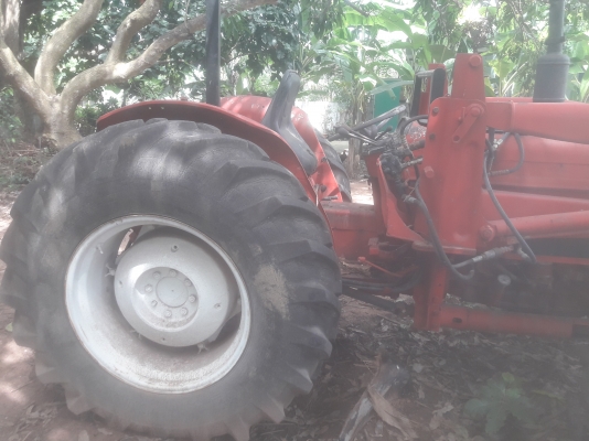 ขายด่วน รถไถใหญ่  ยี่ห้อ อินเตอร์  ขับเคลื่อน 4 ล้อ อุปกรณ์ ตักหน้า  เครื่องแรงสะใจ เอกสารอินวอยส์