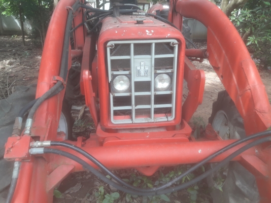 ขายด่วน รถไถใหญ่  ยี่ห้อ อินเตอร์  ขับเคลื่อน 4 ล้อ อุปกรณ์ ตักหน้า  เครื่องแรงสะใจ เอกสารอินวอยส์