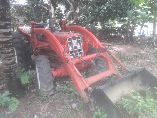 ขายด่วน รถไถใหญ่  ยี่ห้อ อินเตอร์  ขับเคลื่อน 4 ล้อ อุปกรณ์ ตักหน้า  เครื่องแรงสะใจ เอกสารอินวอยส์
