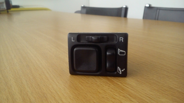 สวิทช์ปรับกระจกมองข้าง Suzuki Vitara Chevy Tracker XL7 สวิทช์ปรับกระจกมองข้าง Suzuki Vitara Chevy Tracker XL7