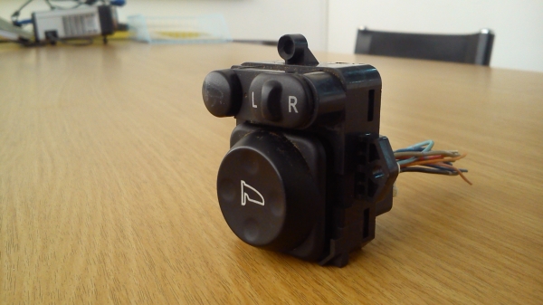 สวิทช์ปรับกระจกมองข้าง HONDA ODYSSEY RB2 สวิทช์ปรับกระจกมองข้าง HONDA ODYSSEY RB2