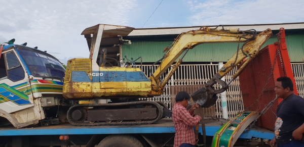 ขายด่วนรถแบคโฮKOMATSUโคมัสซูรุ่นยอดนิยมสวยๆPC20-6เครื่องโคมัสซู3D84เครื่องดีปั่มแรงสีเดิมยังไม่เก็บสีรถนอกเพิ่งนำเข้ามาใหม่ยังไม่เคยใช้งานในเมืองไทยเลย