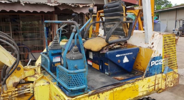 ขายด่วนรถแบคโฮKOMATSUโคมัสซูรุ่นยอดนิยมสวยๆPC20-6เครื่องโคมัสซู3D84เครื่องดีปั่มแรงสีเดิมยังไม่เก็บสีรถนอกเพิ่งนำเข้ามาใหม่ยังไม่เคยใช้งานในเมืองไทยเลย