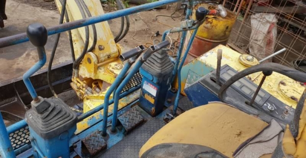 ขายด่วนรถแบคโฮKOMATSUโคมัสซูรุ่นยอดนิยมสวยๆPC20-6เครื่องโคมัสซู3D84เครื่องดีปั่มแรงสีเดิมยังไม่เก็บสีรถนอกเพิ่งนำเข้ามาใหม่ยังไม่เคยใช้งานในเมืองไทยเลย