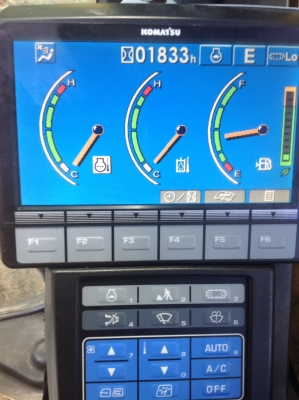 ขายรถแบคโฮ KOMATSU PC130-8 ไมล์ 1800 ชม.ราคา 1,950,000