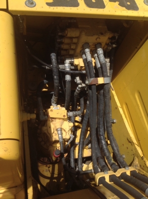 ขายรถแบคโฮ KOMATSU PC130-8 ไมล์ 1800 ชม.ราคา 1,950,000