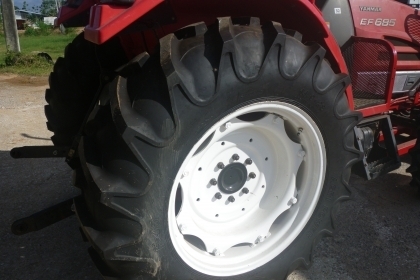 Yanmar 68 แรงพร้อมใบมีดดันดินหน้า Yanmar 68 แรงพร้อมใบมีดดันดินหน้า