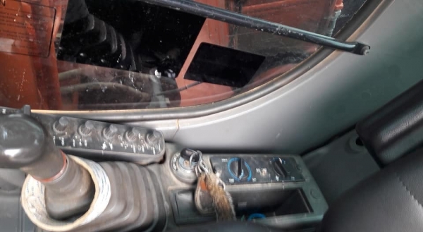 รถขุด Hitachi ZX210-LC 6,700 ชั่วโมง บูมยาว 15 ม. สภาพนางฟ้าพร้อมใช้งาน ทะเบียนพร้อมโอน รถขุด Hitachi ZX210-LC 6,700 ชั่วโมง บูมยาว 15 ม. สภาพนางฟ้าพร้อมใช้งาน ทะเบียนพร้อมโอน