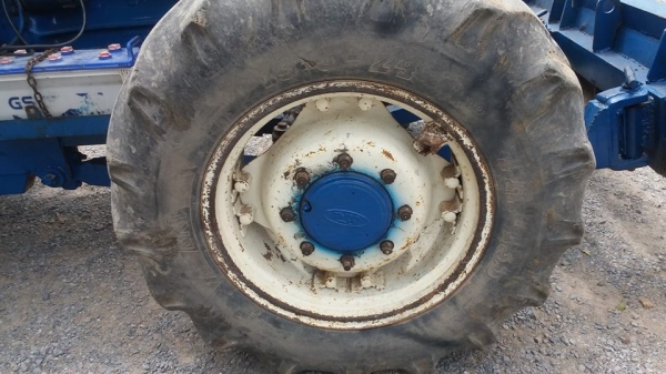 ขายรถไถ FORD 7810 2เพลาคาราโล้