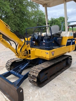ขายแบ็คโฮ เก่าญี่ปุ่น KOMATSU PC 20-6 3D84 เครื่องยนต์ดีเซล 3 สูบ ปั้มเฟือง 3 ตอน เครื่องเงียบ ปั้มแรงไม่โหลด เอวแน่น บูมอาร์มสวย บุ้งกี๋ใบดันสวย รถนอกนำเข้าเก่าญี่ปุ่น มือ 1 ไทย สภาพเดิมๆ พร้อมใช้งาน ส่งฟรี ☎️089-8481692,088-7197516รถสภาพสวย เก่าญี่ปุ่น