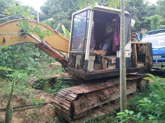 แบ็คโฮ KOMATSU PC120รุ่น5 เล่มทะเบียน เครื่องปั้มแรง ช่วงล่างดี ราคา440000บ. สนใจ0835601591