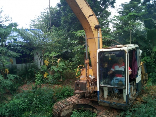 แบ็คโฮ KOMATSU PC120รุ่น5 เล่มทะเบียน เครื่องปั้มแรง ช่วงล่างดี ราคา440000บ. สนใจ0835601591