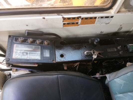 ขายด่วนแบ็คโฮKomastu PC200 ราคา320,000 ขายด่วนแบ็คโฮKomastu PC200 ราคา320,000