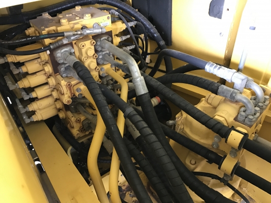 มาใหม่ครับ KOMATSU PC200-8MO สภาพสวยมาก พร้อมใช้งาน  6000 ชั่วโมง(PM7000ชม) ชมรถได้ทุกวัน สนใจติดต่อโดยตรง 081-4283210