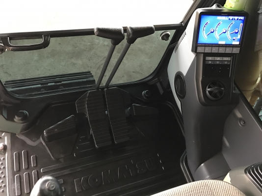 มาใหม่ครับ KOMATSU PC200-8MO สภาพสวยมาก พร้อมใช้งาน  6000 ชั่วโมง(PM7000ชม) ชมรถได้ทุกวัน สนใจติดต่อโดยตรง 081-4283210