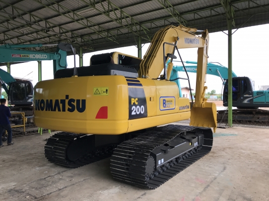 มาใหม่ครับ KOMATSU PC200-8MO สภาพสวยมาก พร้อมใช้งาน  6000 ชั่วโมง(PM7000ชม) ชมรถได้ทุกวัน สนใจติดต่อโดยตรง 081-4283210