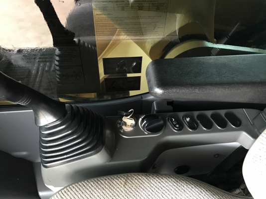 มาใหม่ครับ KOMATSU PC200-8MO สภาพสวยมาก พร้อมใช้งาน  6000 ชั่วโมง(PM7000ชม) ชมรถได้ทุกวัน สนใจติดต่อโดยตรง 081-4283210