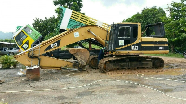 CAT 320 V1 ไฟฟ้้าครบเอวแน่น ช่วงล่างเต็มมีลายหัวเจาะ เอกสารอินวอยซ์ เจ้าของขายเอง CAT 320 V1 ไฟฟ้้าครบเอวแน่น ช่วงล่างเต็มมีลายหัวเจาะ เอกสารอินวอยซ์ เจ้าของขายเอง