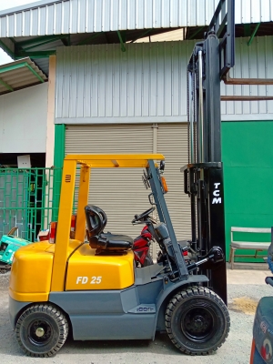 ฟอร์คลิฟท์ TCM 2.5ตันเครื่องดีเซล เสา3เมตร  ยางใหม่ ตรวจเช็ค100\%
