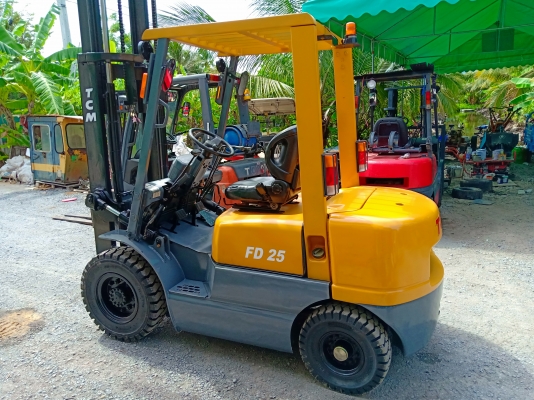 ฟอร์คลิฟท์ TCM 2.5ตันเครื่องดีเซล เสา3เมตร  ยางใหม่ ตรวจเช็ค100\%