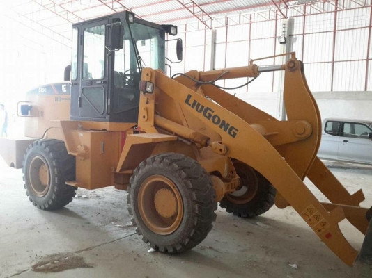 ด่วนขาย 1.2 ล้าน  รถถอยป้ายแดง 400กว่าชม. สภาพใหม่ โทร 0934249987