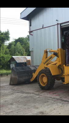 ด่วนขาย 1.2 ล้าน  รถถอยป้ายแดง 400กว่าชม. สภาพใหม่ โทร 0934249987