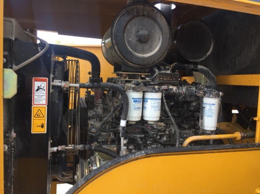 ด่วนขาย 1.2 ล้าน  รถถอยป้ายแดง 400กว่าชม. สภาพใหม่ โทร 0934249987