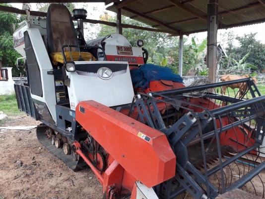 ขายตามสภาพรถเกี่ยว DC 60 รองกระสอบ พร้อมเล่ม ขายตามสภาพรถเกี่ยว DC 60 รองกระสอบ พร้อมเล่ม