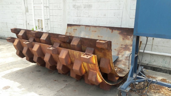 รถบดไดนาแพค CA252D.12 ตันสั่นสะเทือนรถเก่าเยอรมันพร้อมเปลือกหนามไม่มีเล่มทะเบียนราคา 1,750,000