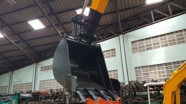 ขาย รถขุด KOMATSU รุ่น PC40R-8- มือสองญี่ปุ่น แทรกเหล็ก สลัก บูทเอวแน่น 100\% ปั้มนิ้ว คอนโทรลสั้น ทำงานไว สวยพร้อมใช้งาน มือถือ 0818753444