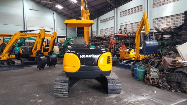 ขาย รถขุด KOMATSU รุ่น PC40R-8- มือสองญี่ปุ่น แทรกเหล็ก สลัก บูทเอวแน่น 100\% ปั้มนิ้ว คอนโทรลสั้น ทำงานไว สวยพร้อมใช้งาน มือถือ 0818753444