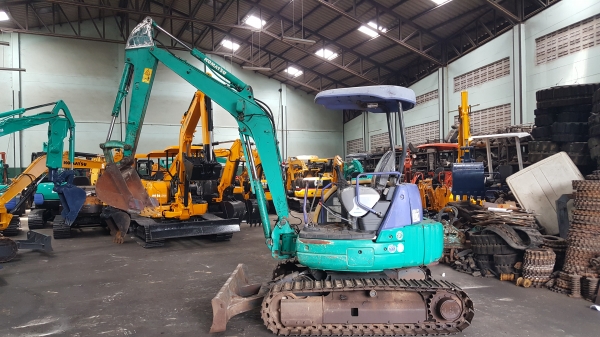 ขาย รถขุด KOMATSU รุ่น PC35MR-1-มือสองญี่ปุ่น แทรกเหล็ก สลัก บูทเอวแน่น 100\% ปั้มนิ้ว คอนโทรลสั้น ทำงานไว สวยพร้อมใช้งาน มือถือ 0818753444