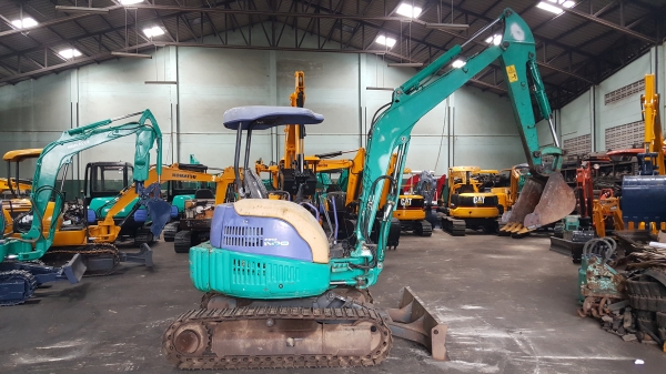 ขาย รถขุด KOMATSU รุ่น PC35MR-1-มือสองญี่ปุ่น แทรกเหล็ก สลัก บูทเอวแน่น 100\% ปั้มนิ้ว คอนโทรลสั้น ทำงานไว สวยพร้อมใช้งาน มือถือ 0818753444