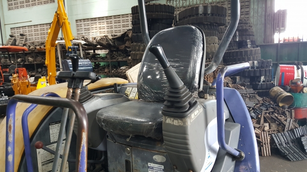 ขาย รถขุด KOMATSU รุ่น PC35MR-1-มือสองญี่ปุ่น แทรกเหล็ก สลัก บูทเอวแน่น 100\% ปั้มนิ้ว คอนโทรลสั้น ทำงานไว สวยพร้อมใช้งาน มือถือ 0818753444