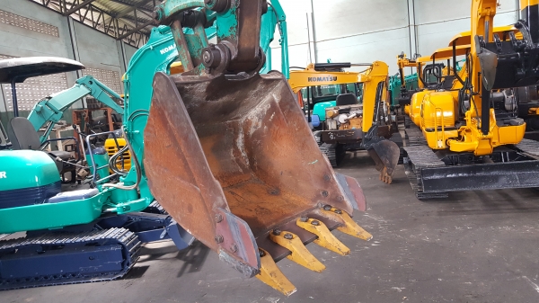 ขาย รถขุด KOMATSU รุ่น PC35MR-1-มือสองญี่ปุ่น แทรกเหล็ก สลัก บูทเอวแน่น 100\% ปั้มนิ้ว คอนโทรลสั้น ทำงานไว สวยพร้อมใช้งาน มือถือ 0818753444