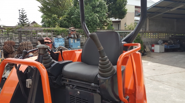 ขาย รถขุด HITACHI รุ่น ZX30 มือสองญี่ปุ่น แทรกเหล็ก สลัก บูทเอวแน่น 100\% ปั้มนิ้ว คอนโทรลสั้น ทำงานไว สวยพร้อมใช้งาน มือถือ 0818753444