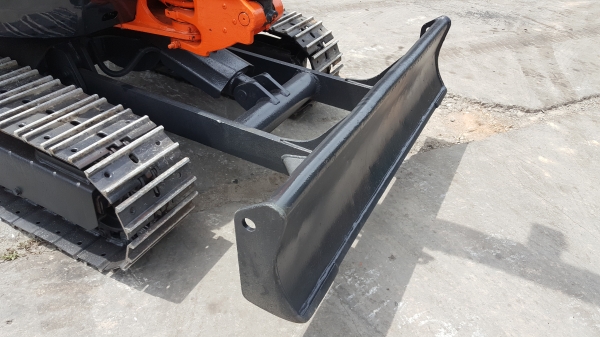 ขาย รถขุด HITACHI รุ่น ZX30 มือสองญี่ปุ่น แทรกเหล็ก สลัก บูทเอวแน่น 100\% ปั้มนิ้ว คอนโทรลสั้น ทำงานไว สวยพร้อมใช้งาน มือถือ 0818753444