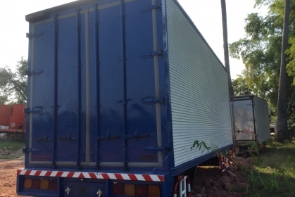 ตู้10 ล้อ 3บาน สวยๆยาว 6.5 เมตรกว้าง2.5ม สูง2.5ม ครัทชีกว้าง 87 ซ.ม สวยพร้อมใช้งาน ศุภากร 081-1903107,089-5367218 ตู้10 ล้อ 3บาน สวยๆยาว 6.5 เมตรกว้าง2.5ม สูง2.5ม ครัทชีกว้าง 87 ซ.ม สวยพร้อมใช้งาน ศุภากร 081-1903107,089-5367218