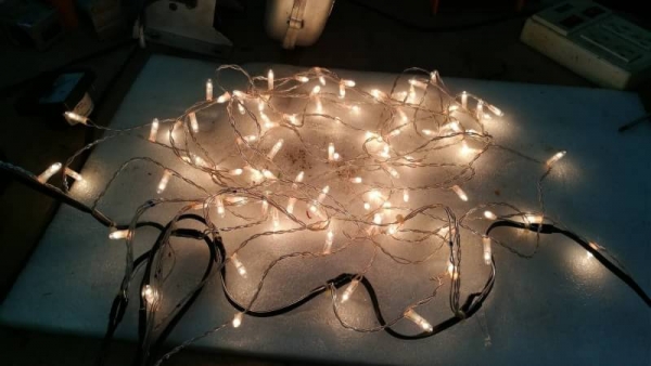 150 บ.ส่งถึงบ้านฟรีโทร 083-2000058 LINE ID: line832923 ชุดหลอดไฟประดับใช้ไฟ 24V. สีขาวออกขุ่น 50 ดวง