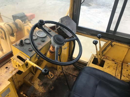 ขายรถตักKOMATSUรุ่น507นำเข้าญี่ปุ่นไม่เคยใช้งานในไทย เอวอ่อน  เครื่องดีเซล4สูบ สภาพดีพร้อมใช้งานขาย520000 081-8302909 จิรโรจน์ Line  :  jiraroj2909