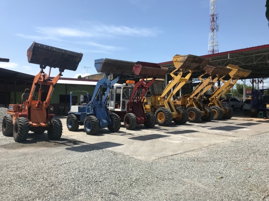 ขายรถตักKOMATSUรุ่น507นำเข้าญี่ปุ่นไม่เคยใช้งานในไทย เอวอ่อน  เครื่องดีเซล4สูบ สภาพดีพร้อมใช้งานขาย520000 081-8302909 จิรโรจน์ Line  :  jiraroj2909