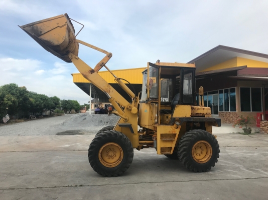 ขายรถตักKOMATSUรุ่น507นำเข้าญี่ปุ่นไม่เคยใช้งานในไทย เอวอ่อน  เครื่องดีเซล4สูบ สภาพดีพร้อมใช้งานขาย520000 081-8302909 จิรโรจน์ Line  :  jiraroj2909