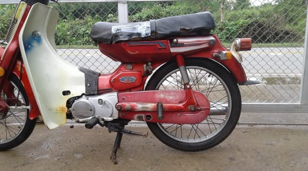 ขาย ยามาฮ่า Y80 เล่มพร้อมโอนภาษีขาดเครื่องดีไฟติดแตรดังสีเดิมโรงงานสียังสวย