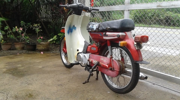 ขาย ยามาฮ่า Y80 เล่มพร้อมโอนภาษีขาดเครื่องดีไฟติดแตรดังสีเดิมโรงงานสียังสวย