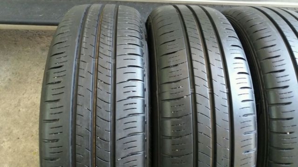 ขายยาง Dunlop 185 65 15 ปี 17 ขายยาง Dunlop 185 65 15 ปี 17