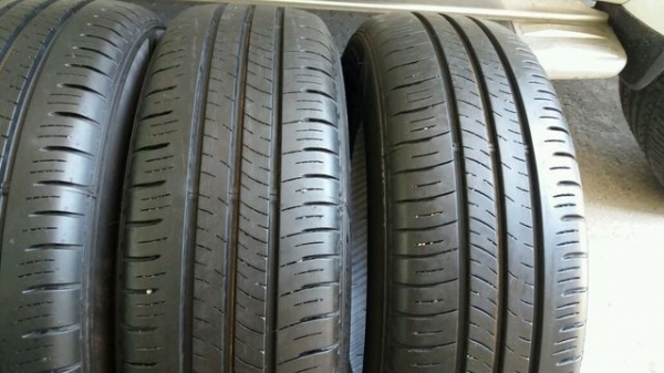 ขายยาง Dunlop 185 65 15 ปี 17 ขายยาง Dunlop 185 65 15 ปี 17