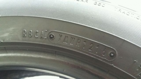 ขายยาง Dunlop 185 60 15 ปี 16-17