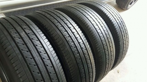 ขายยาง Dunlop 205 70 15 ปี 17 ขายยาง Dunlop 205 70 15 ปี 17